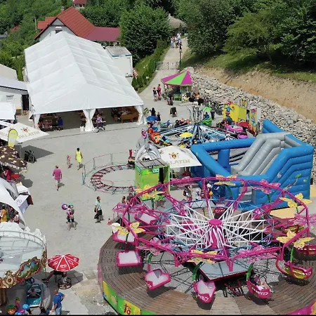 Apartmanovy Dom V Panorama Parku アパート *