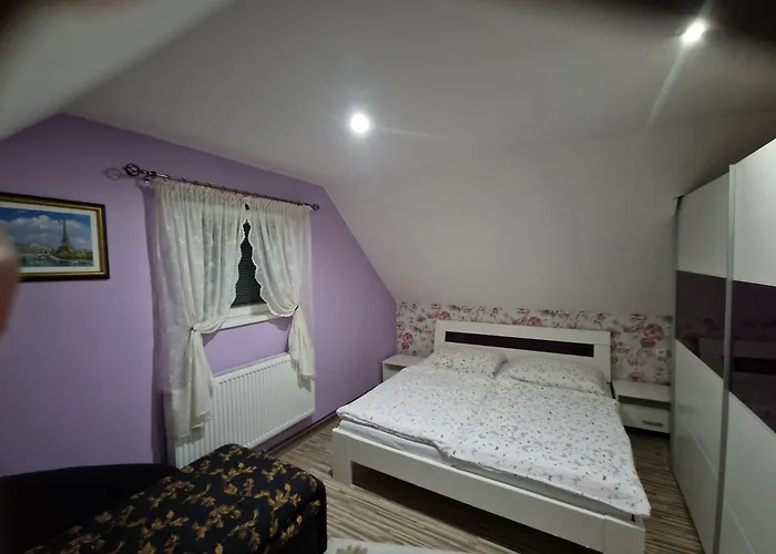 Apartmanovy Dom V Panorama Parku Nezbudska Lucka